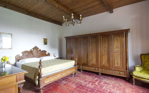 Il Leccio: Soveværelse, Værelse, Møbel, Ejendom, Sengetøj, Seng, Loft, Bed Frame, Etage, Indretning