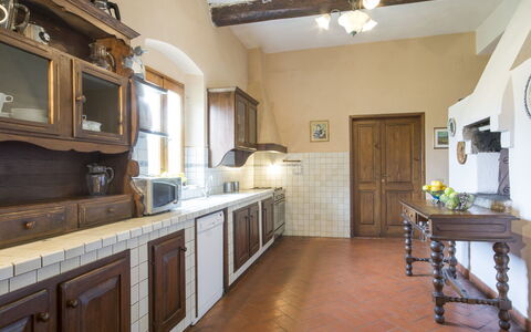 Il Leccio: Countertop, Ejendom, Værelse, Møbel, Bygning, Køkken, Cabinetry, Etage, Indretning, Hus