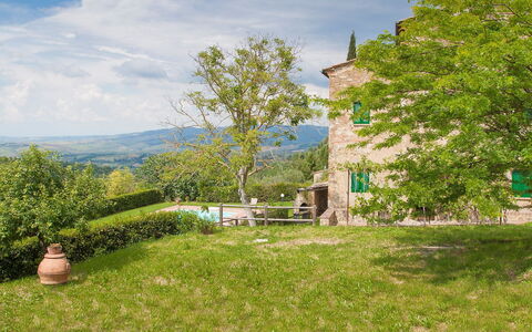 Podere Valle di Sotto: Ejendom, Hus, Grøn, Naturlige Landskab, Træ, Ejendom, Sommerhus, Landdistrikt, Land Lot, Himmel
