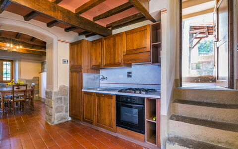 Reggello 840: Cabinetry, Møbel, Countertop, Bygning, Ejendom, Vindue, Køkken, Komfur, Træ, Køkken Apparat
