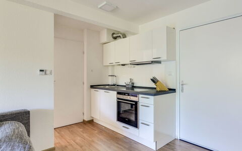 Santa Monica 1: Værelse, Ejendom, Møbel, Køkken, Bygning, Hus, Etage, Indretning, Ejendom, Cabinetry