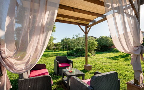 Incanto Toscano: Møbel, Udendørs Møbler, Stol, Skygge, Udendørs Bord, Have, Udvej, Udendørs Struktur, Eco Hotel, Backyard