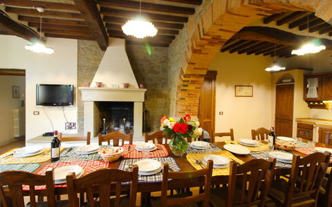 Borgo di Usciano: Restaurant, Bygning, Værelse, Ejendom, Spisestue, Indretning, Bord, Ejendom, Møbel