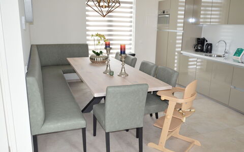 Green Resort Mooi Bemelen: Møbel, Bord, Ejendom, Cabinetry, Stol, Bygning, Indretning, Belysning, Træ, Arkitektur