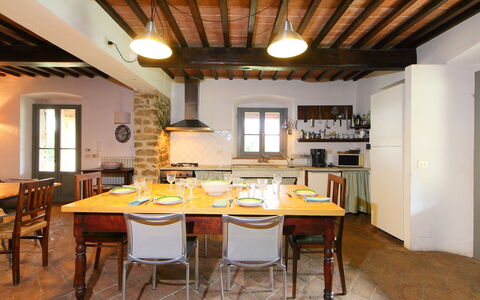 Villa la Piaggia: Værelse, Bygning, Ejendom, Møbel, Loft, Indretning, Bord, Etage, Hus, Køkken