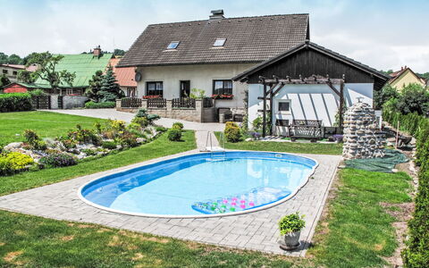 Pool & Sauna Vrchlabi: Svømmepøl, Have, Backyard, Landscaping, Gård, Sommerhus, Lawn, Udvej, Estate, Flise