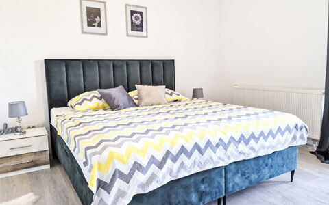 Anić: Seng, Soveværelse, Sengetøj, Sengetøj, Sengetøj, Textile, Møbel, Indretning, Bed Frame, Etage