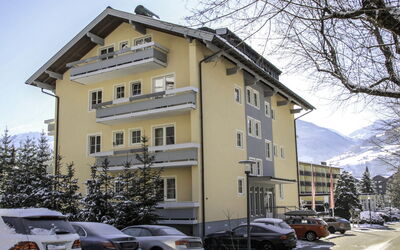 Bad Hofgastein 210: Hjul, Bil, Himmel, Bygning, Køretøj, Ejendom, Sne, Vindue