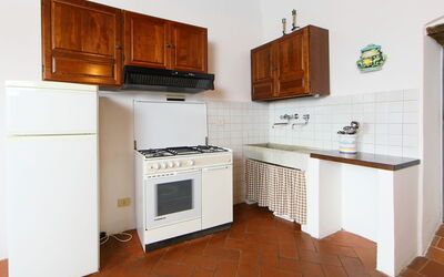 Poggiolo 820.4: Værelse, Køkken, Cabinetry, Møbel, Ejendom, Countertop, Større Bandage, Etage, Komfur, Hårdttræ