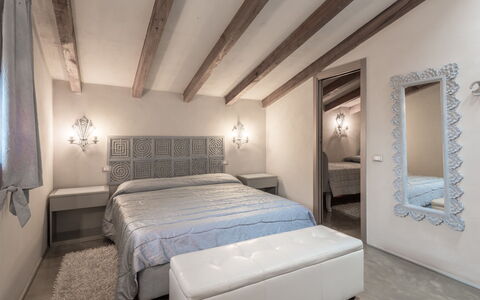 Villa Del Santo Bastiano: Soveværelse, Seng, Værelse, Møbel, Ejendom, Indretning, Bed Frame, Sengetøj, Bygning, Loft