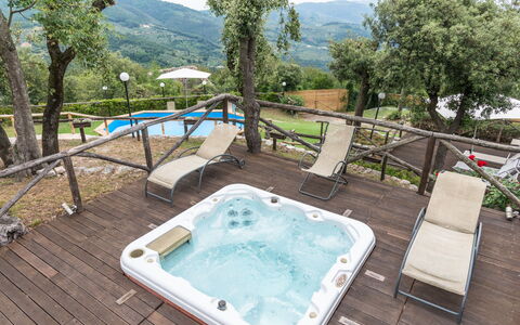 Villa Del Santo Bastiano: Ejendom, Svømmepøl, Ejendom, Jacuzzi, Hus, Fritid, Estate, Bygning, Ferie, Træ