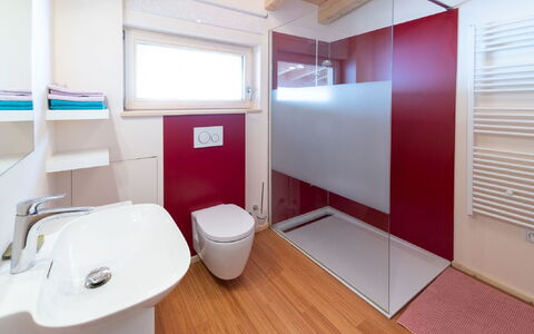 Shakti: Sanitærarmatur, Ejendom, Badeværelsesvask, Tap, Badeværelse, Bygning, Toilet, Toiletbræt, Håndvask
