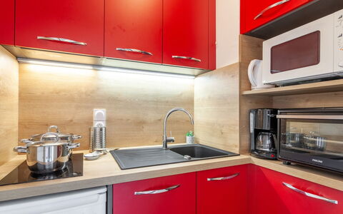 L'Edioule: Cabinetry, Køkkenvask, Countertop, Ejendom, Håndvask, Tap, Køkken, Husholdningsapparat, Køkken Apparat, Indretning