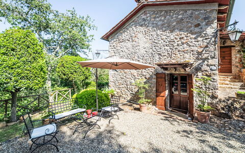 Il Casale: Hus, Busk, Sommerhus, Dør, Hjem, Blomsterkrukke, Have, Mursten, Stenmur