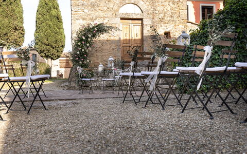 Antico Borgo San Lorenzo - Weddings And Events: Plante, Møbel, Bord, Vindue, Udendørs Bord, Bygning, Udendørs Møbler, Stol, Græs, Udendørs Bench