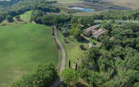 Castello D'Ombrone: Plante, Økoregion, Naturlige Landskab, Naturligt Miljø, Land Lot, Bygning, Træ, Highland, Urban Design, Græs