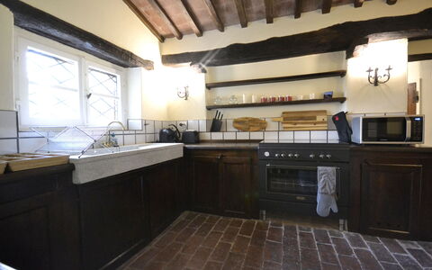 Villa Del Castagno: Ejendom, Værelse, Køkken, Countertop, Cabinetry, Bygning, Møbel, Hus, Etage, Indretning
