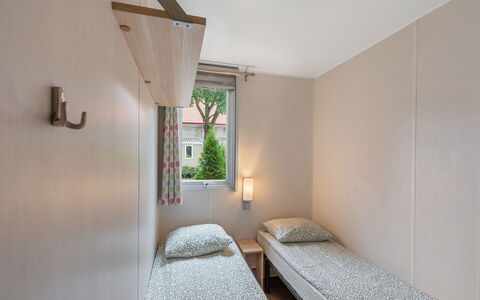 Sunset Terrace: Væg, Træ, Etage, Gulvbelægning, Indretning, Loft, Møbel, Soveværelse, Værelse, Seng