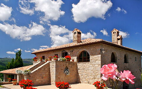 Podere dei Venti: Himmel, Sky, Bygning, Hus, Blomst, Arkitektur, Landdistrikt, Sommer, Plante, Turisme