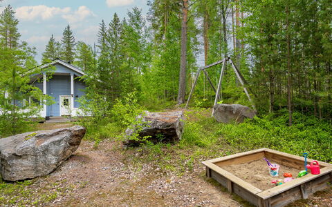 Kainalolahti: Møbel, Stol, Udendørs Møbler, Bord, Træ, Udendørs Bord, Køkken & Spisebord, Skygge, Have, Paraply