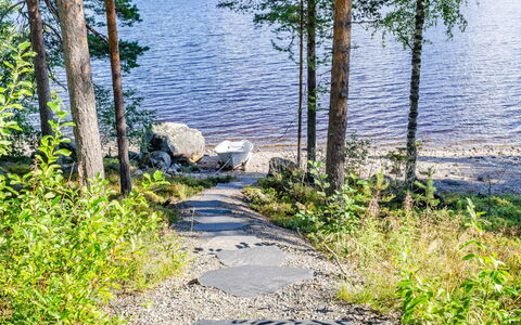 Kolinpilvi: Svømmepøl, Udvej, Udendørs Møbler, Design, Skygge, Landscaping, Hotel, Water Feature, Eco Hotel