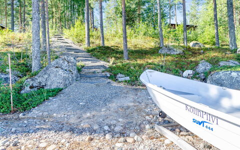 Kolinpilvi: Svømmepøl, Udvej, Udendørs Møbler, Design, Skygge, Landscaping, Hotel, Water Feature, Eco Hotel