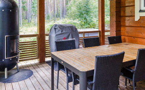 Villa Utu: Møbel, Stol, Udendørs Møbler, Bord, Træ, Udendørs Bord, Køkken & Spisebord, Skygge, Have, Paraply