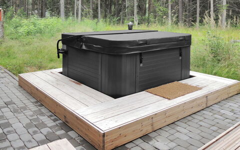 Villa Utu: Møbel, Stol, Udendørs Møbler, Bord, Træ, Udendørs Bord, Køkken & Spisebord, Skygge, Have, Paraply