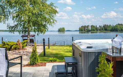 Villa Kaivopuisto: Udendørs Møbler, Møbel, Udvej, Stol, Svømmepøl, Skygge, Fritid, Gårdhave, Dæk, Eco Hotel
