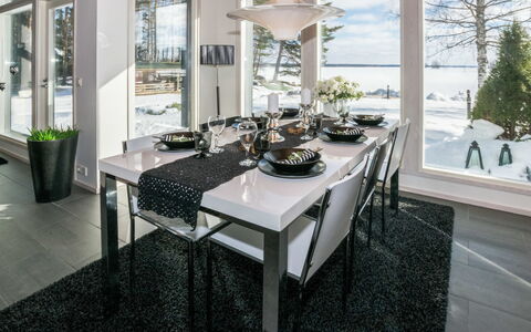 Villa Kaivopuisto: Møbel, Indretning, Stol, Bord, Loft, Køkken & Spisebord, Lysekrone, Lysarmatur, Spisestue, Glas