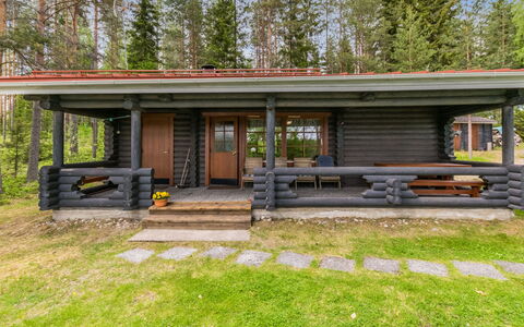 Lohi, Cjoe237 a: Træ, Bank, Hus, Sommerhus, Sø, Dam, Skov, Bjælkehytte