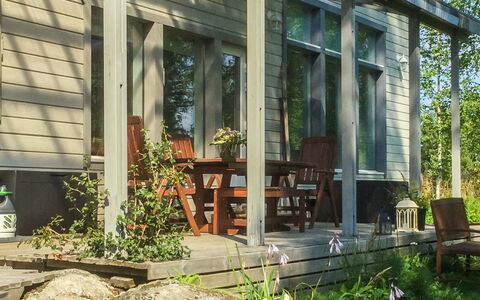 Annelinniemi: Møbel, Stol, Udendørs Møbler, Bord, Træ, Udendørs Bord, Køkken & Spisebord, Skygge, Have, Paraply
