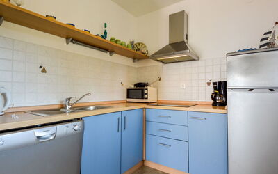 Adria 204.3: Cabinetry, Køkkenvask, Ejendom, Countertop, Håndvask, Komfur, Køkken, Træ, Køkken Apparat, Indretning
