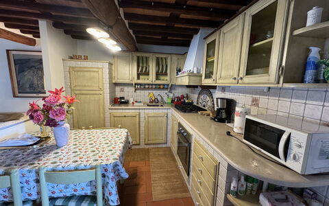 Casa Max: Cabinetry, Møbel, Bord, Countertop, Gaskomfur, Komfur, Bygning, Køkken, Køkken Apparat, Indretning