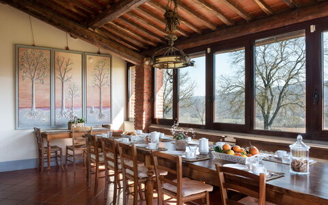 Villa Felciai: Bord, Møbel, Ejendom, Bordservice, Træ, Indretning, Vindue, Stol, Bygning, Ejendom