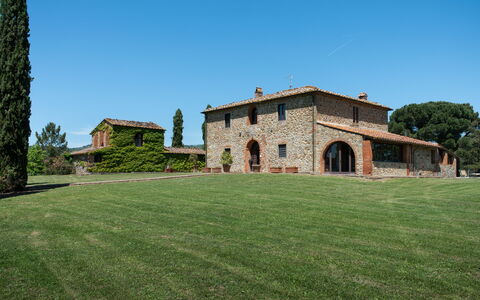 Villa Felciai: Himmel, Plante, Træ, Naturlige Landskab, Græs, Landskab, Landdistrikt, Græs-, Græsfamilien, Facade