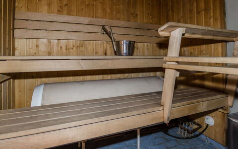 Metsätähti: Møbel, Stol, Udendørs Møbler, Bord, Træ, Udendørs Bord, Køkken & Spisebord, Skygge, Have, Paraply