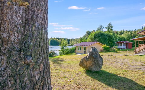Villa Kaisla: Møbel, Indretning, Gulvbelægning, Etage, Bord, Loft, Køkken & Spisebord, Belysning, Stol, Hjem