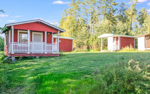 Villa Kaisla: Møbel, Indretning, Gulvbelægning, Etage, Bord, Loft, Køkken & Spisebord, Belysning, Stol, Hjem