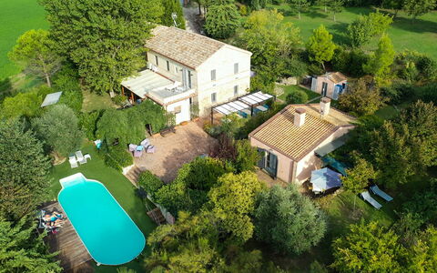 La Villa Di Ostra: Ejendom, Luftfotografering, Hus, Fugleperspektiv, Naturlige Landskab, Hjem, Ejendom, Estate, Bygning, Boligområde