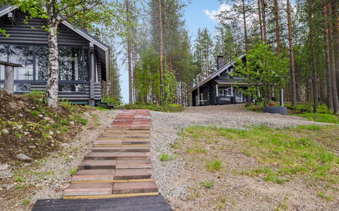Hatun Huilaus: Træ, Sommerhus, Hjem, Woodland, Sidespor, Garden Bygninger, Bjælkehytte, Gård, Udendørs Struktur, Dæk