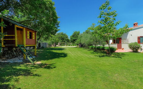 Corina: Himmel, Plante, Vindue, Naturlige Landskab, Træ, Skygge, Land Lot, Sommerhus, Busk, Fritid