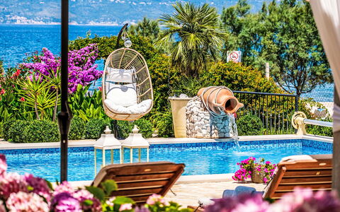Villa Mutnik: Udendørs Møbler, Udvej, Svømmepøl, Paraply, Sommer, Møbel, Fritid, Ferie, Hav, Eco Hotel