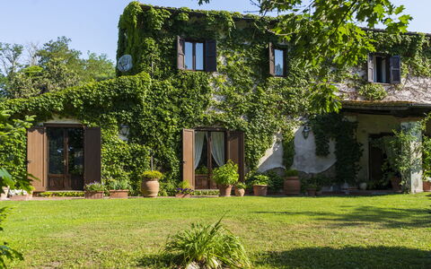 Le Querce: Plante, Himmel, Bygning, Vindue, Blad, Botanik, Land Lot, Vegetationen, Hus, Sommerhus