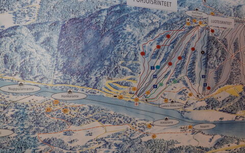 Nuppulanranta 14: Møbel, Stol, Udendørs Møbler, Bord, Træ, Udendørs Bord, Køkken & Spisebord, Skygge, Have, Paraply