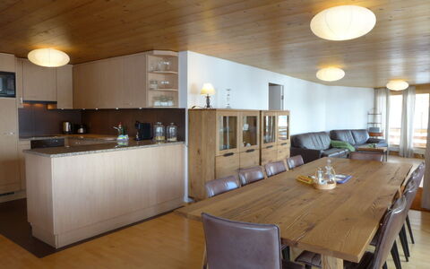 Mürren 300: Værelse, Bygning, Ejendom, Møbel, Countertop, Indretning, Etage, Loft, Køkken, Belysning