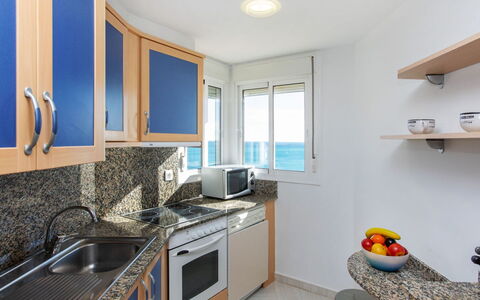 Miami Platja 496: Cabinetry, Countertop, Håndvask, Køkkenvask, Køkken, Køkken Apparat, Komfur, Tap, Husholdningsapparat, Træ
