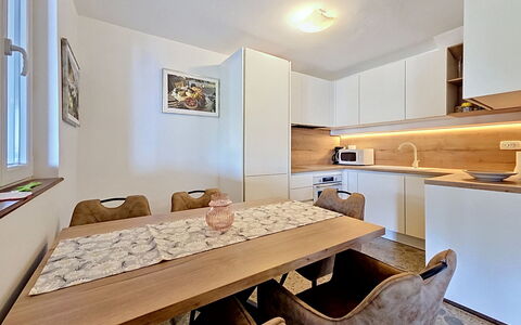 Peter: Møbel, Indretning, Gulvbelægning, Countertop, Etage, Køkken, Træ, Loft, Cabinetry, Værelse