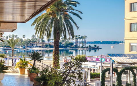 Maritimo: Ejendom, Træ, Bygning, Palme Træ, Ejendom, Arkitektur, Stad, Blandet Brug, Azure, Ferie