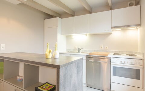 De Haan 220: Værelse, Countertop, Ejendom, Køkken, Cabinetry, Møbel, Indretning, Gul, Loft, Bygning